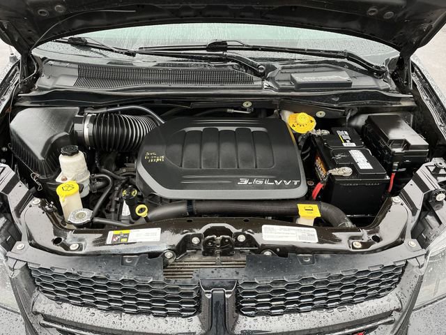 Used 2016 Dodge Grand Caravan SE FWD image 17