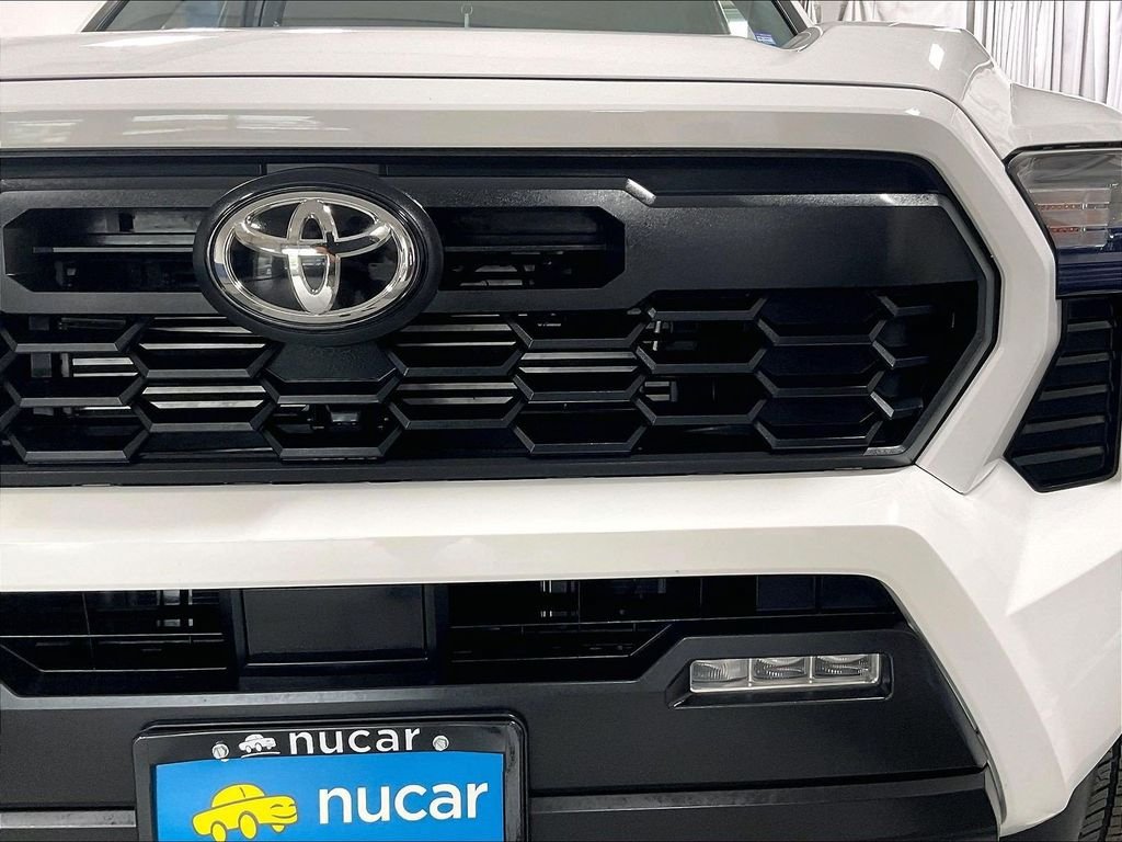 Used 2025 Toyota Tacoma TRD Off-Road AWD/4WD image 32