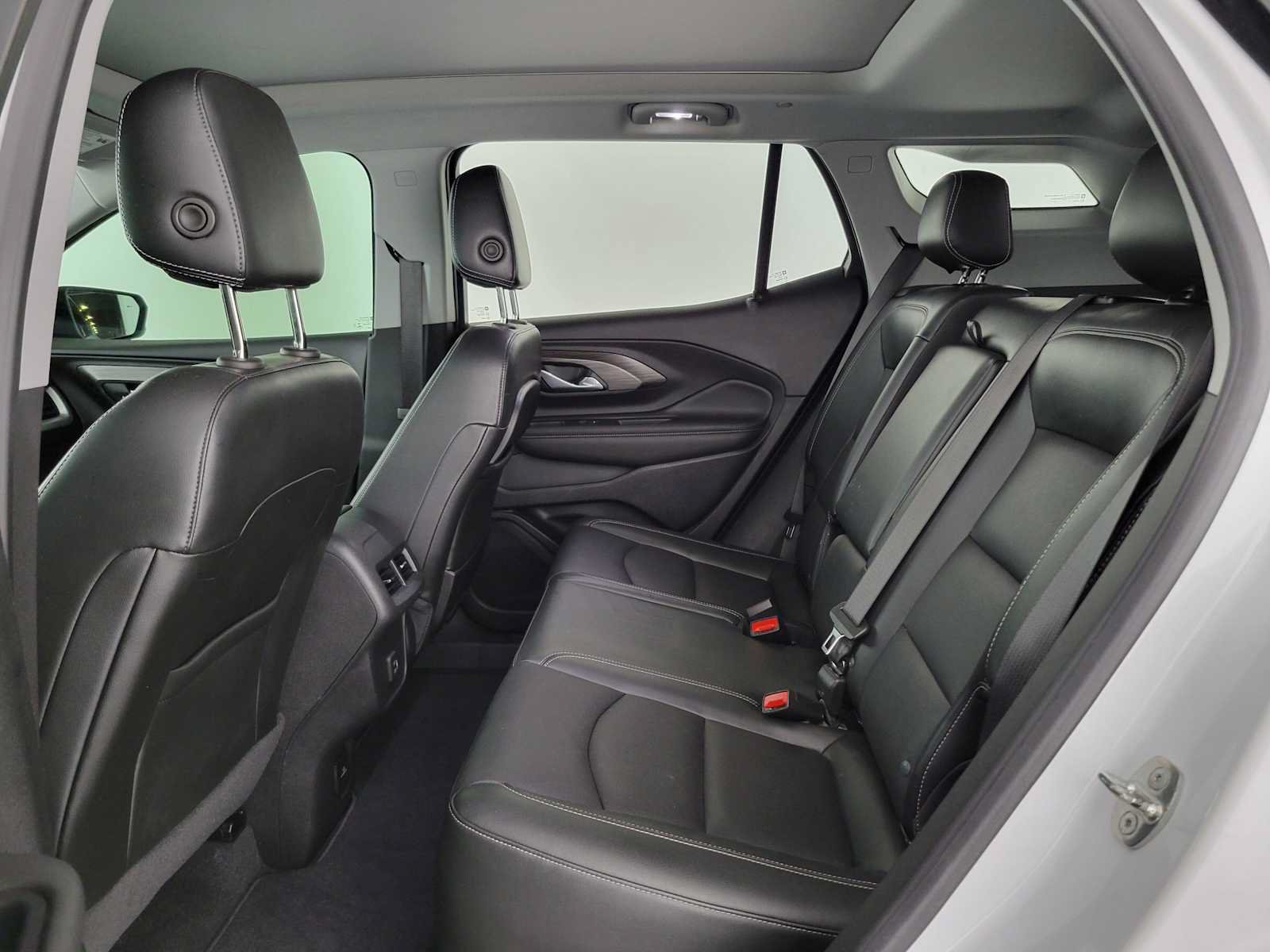 Used 2022 GMC Terrain SLT w/ Infotainment Package II FWD image 16