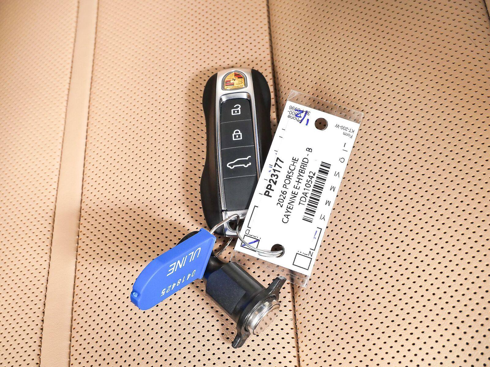 Certified 2026 Porsche Cayenne E-Hybrid AWD/4WD image 41