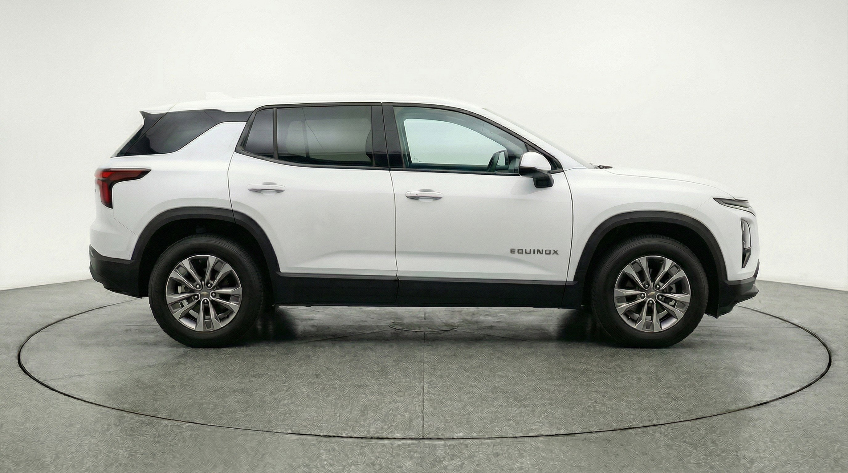 Used 2025 Chevrolet Equinox LT FWD image 11