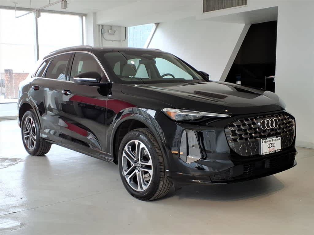 Used 2025 Audi Q5 Premium w/ Premium Plus AWD/4WD image 3