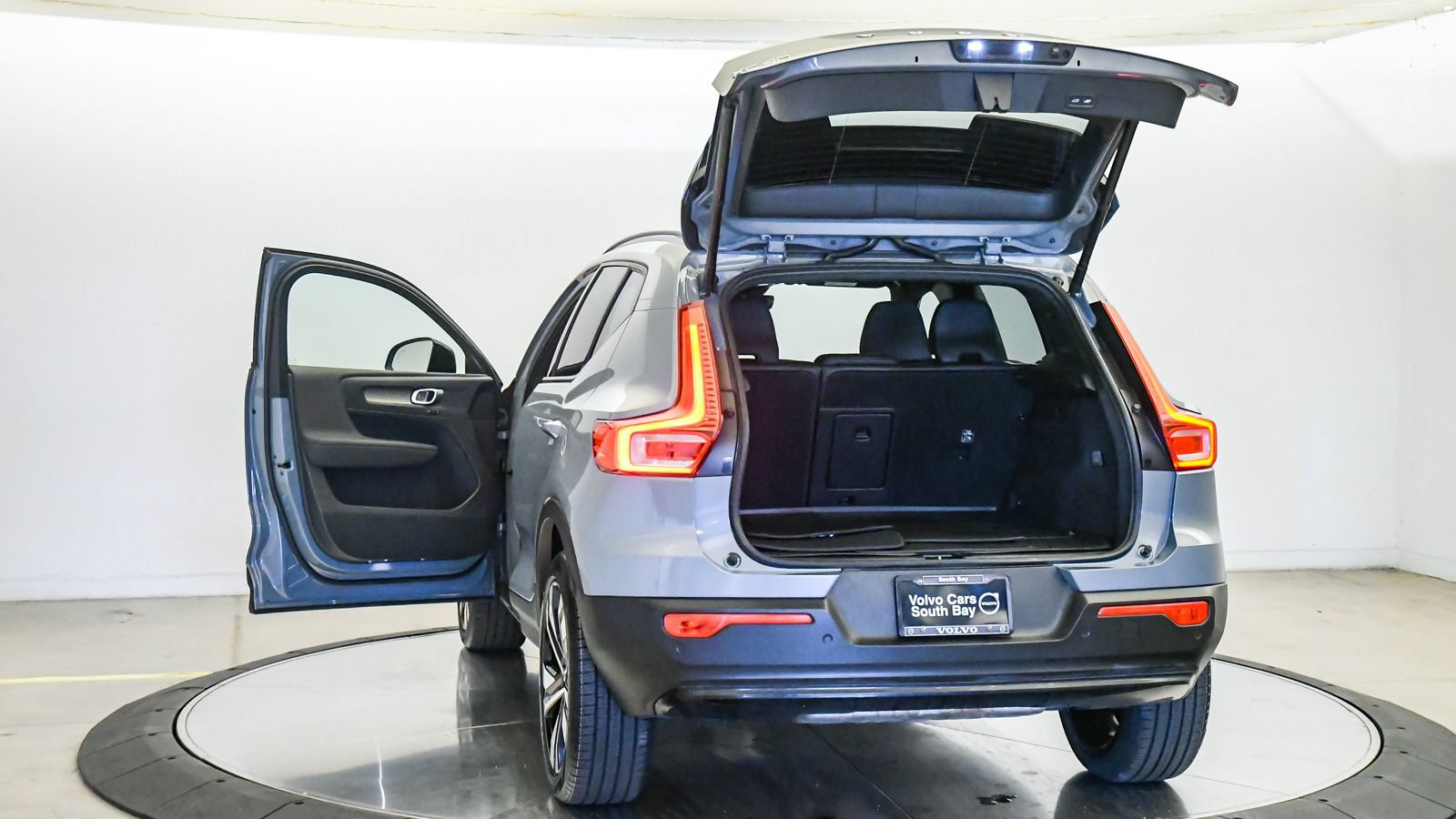 Certified 2023 Volvo XC40 B5 Plus w/ Protection Package Premier AWD/4WD image 26