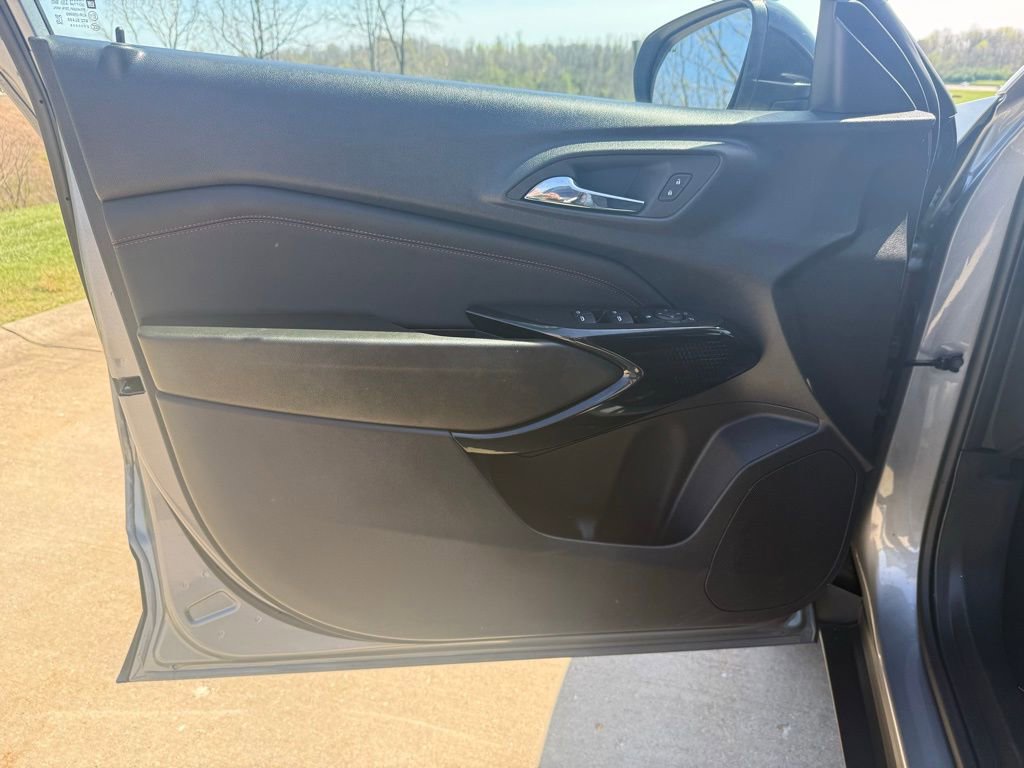 Used 2025 Chevrolet Trax RS w/ Driver Confidence Package image 24