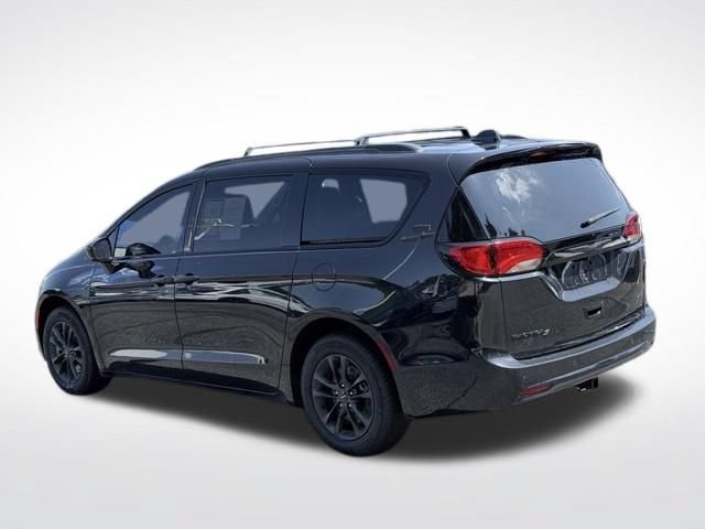Used 2020 Chrysler Pacifica Touring-L w/ Advanced Safetytec Group AWD/4WD image 9