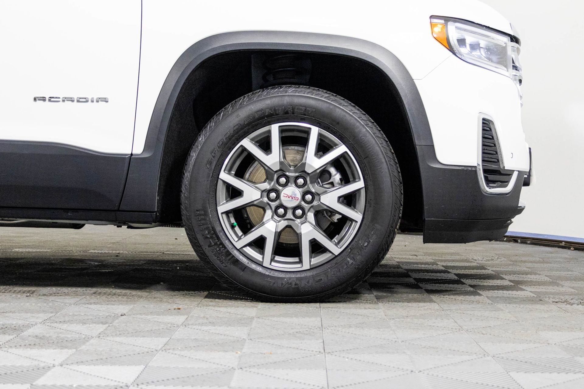 Certified 2023 GMC Acadia SLE w/ Driver Convenience Package image 44