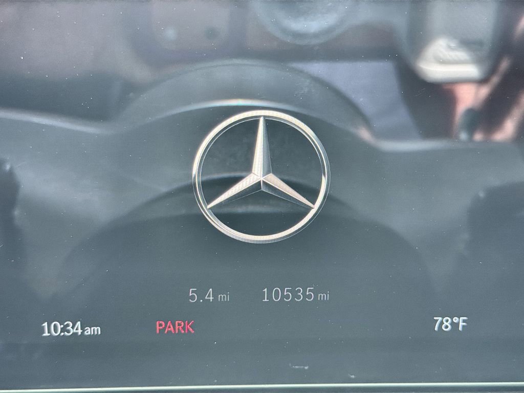 Used 2024 Mercedes-Benz GLB 250 4MATIC w/ Driver Assistance Package image 10