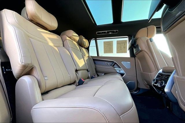 Used 2025 Land Rover Range Rover Long Wheelbase Autobiography image 32