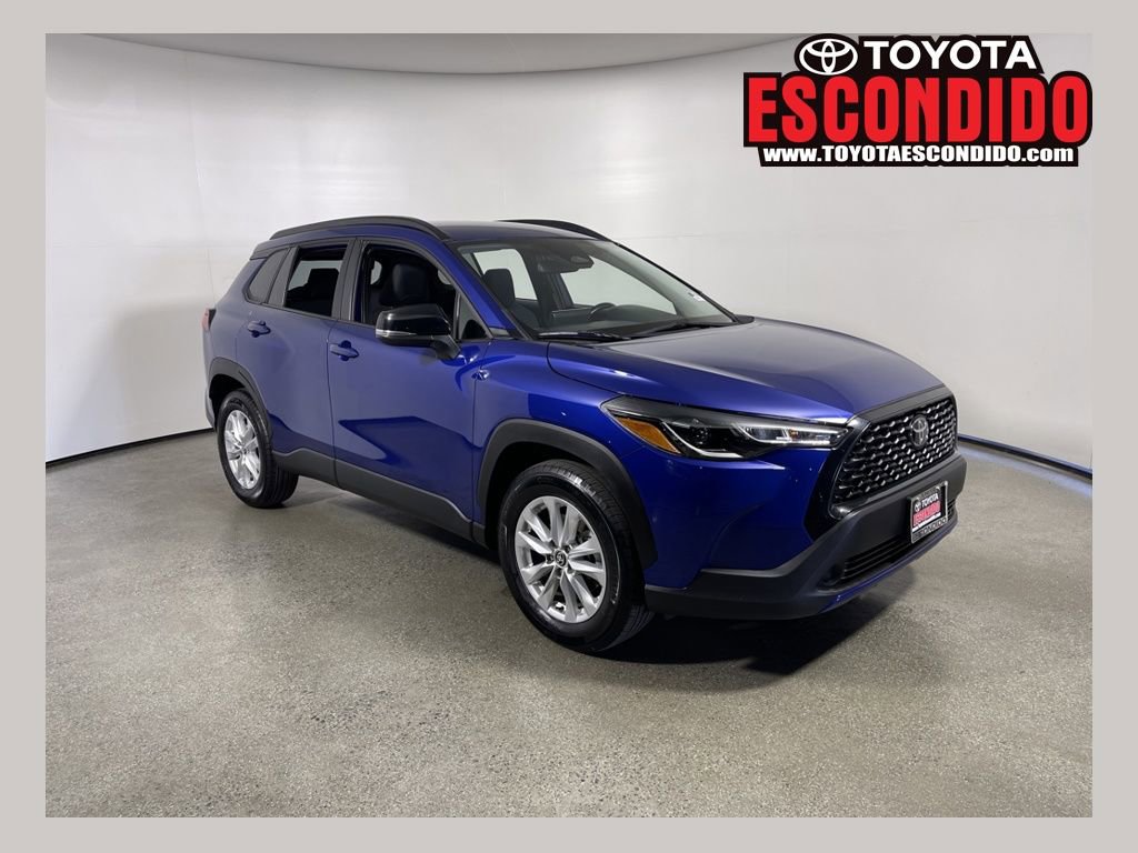 Used 2025 Toyota Corolla Cross LE image 1