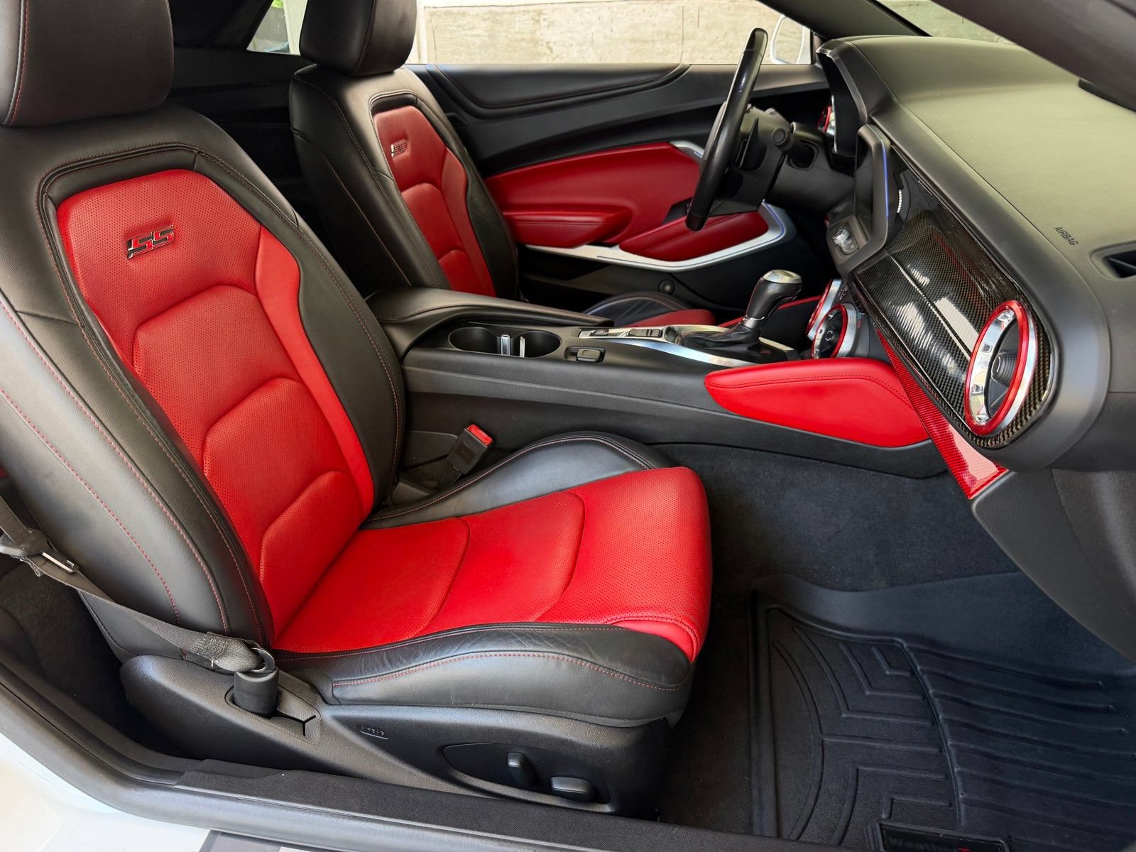 Used 2018 Chevrolet Camaro SS RWD image 15