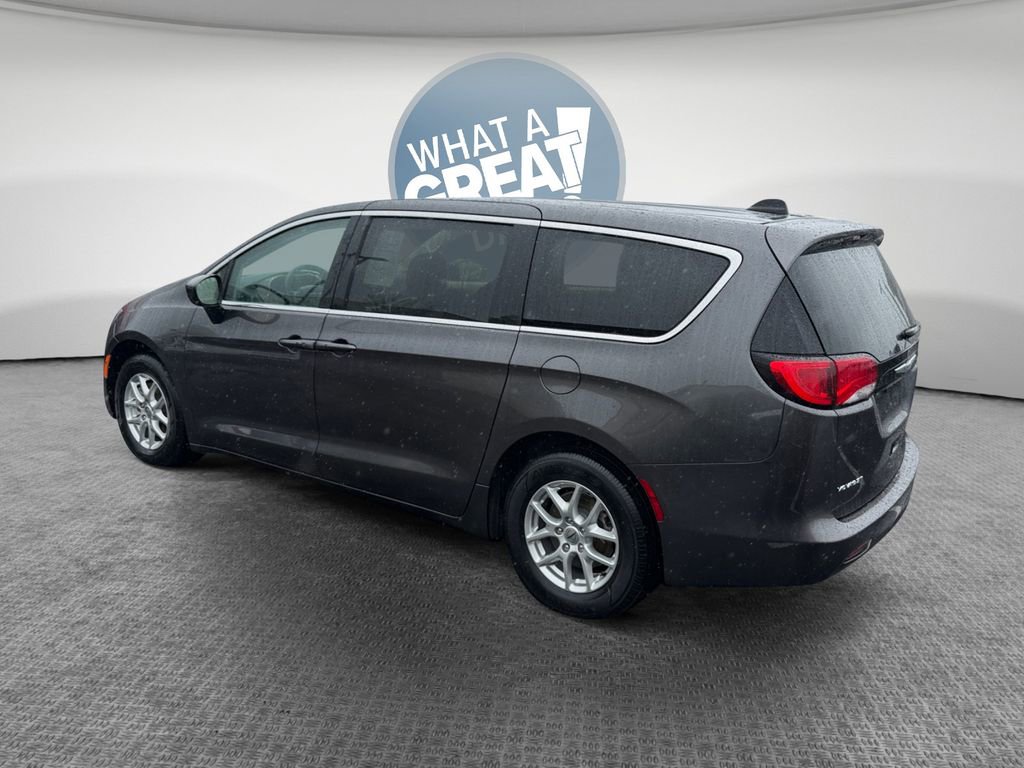 Used 2023 Chrysler Voyager LX FWD image 6