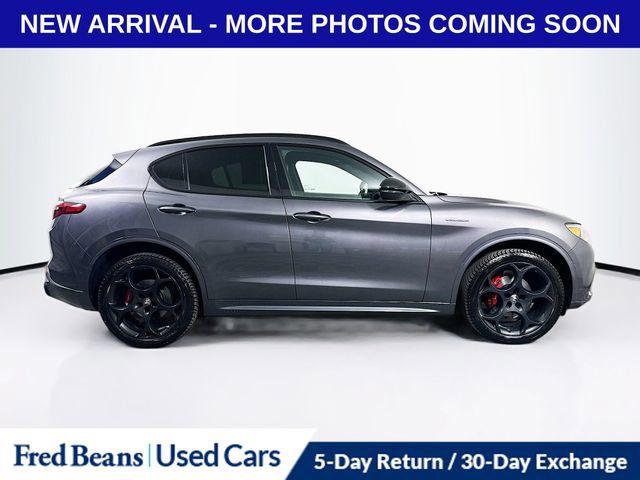 Used 2023 Alfa Romeo Stelvio Veloce image 9