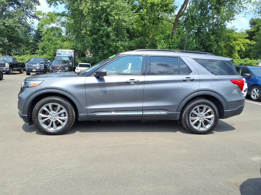 Used 2022 Ford Explorer XLT w/ Equipment Group 202A AWD/4WD image 8
