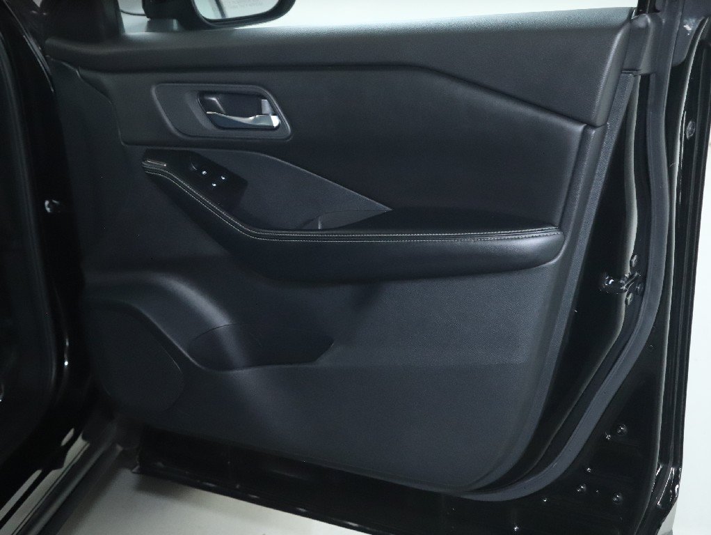 Used 2024 Nissan Rogue SV AWD/4WD image 27