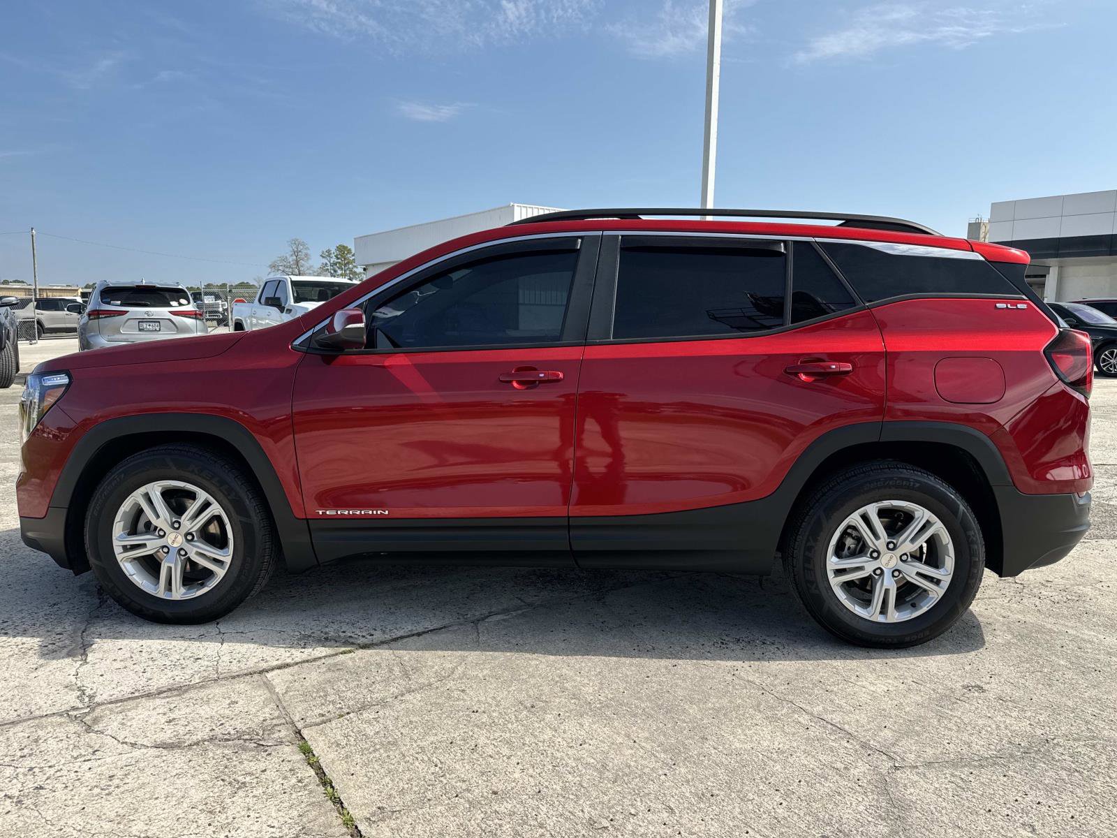 Used 2022 GMC Terrain SLE w/ Driver Convenience Package image 7