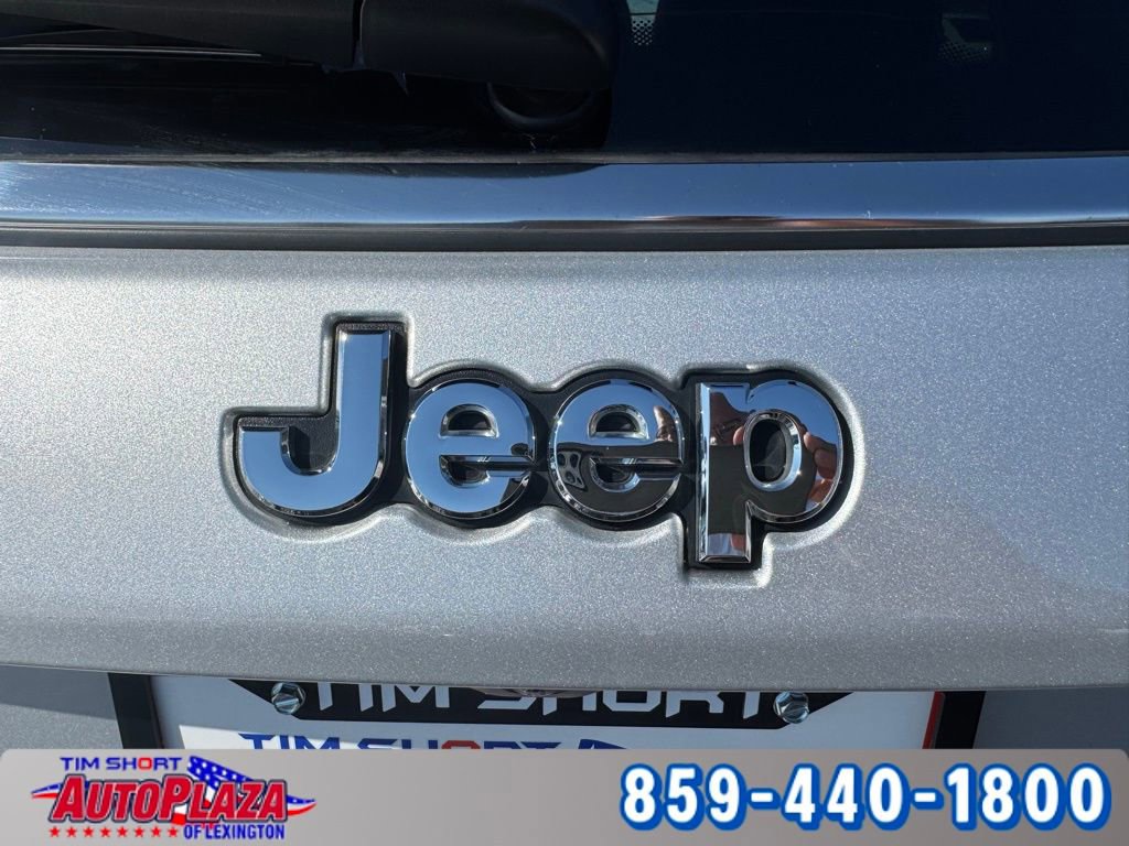 Used 2025 Jeep Compass Limited image 16