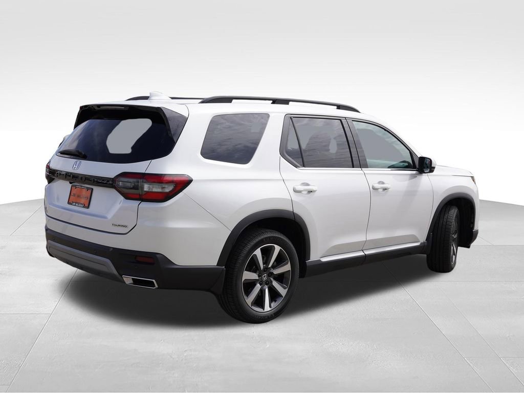Used 2023 Honda Pilot Touring image 5