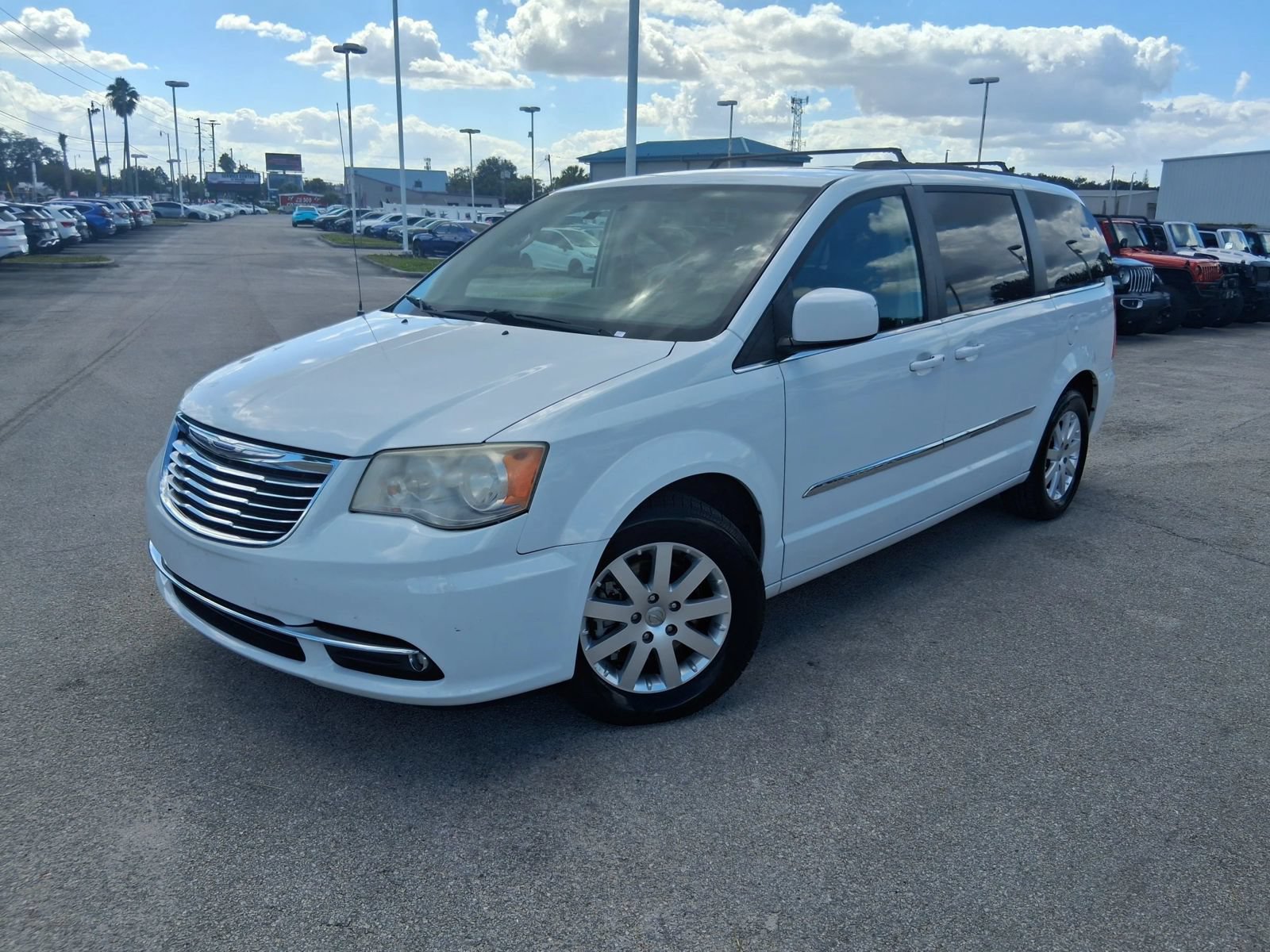 Used 2014 Chrysler Town & Country Touring FWD image 3