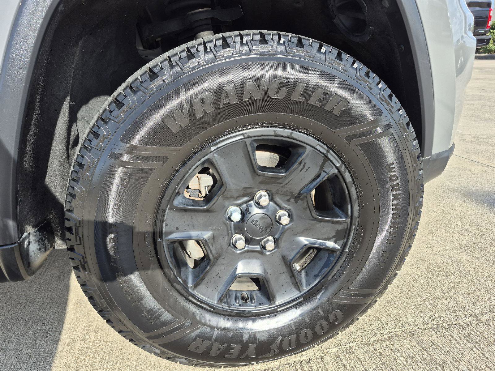 Used 2019 Jeep Grand Cherokee Laredo image 10