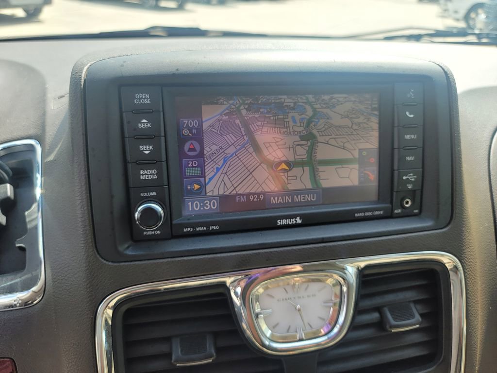 Used 2013 Chrysler Town & Country Touring-L w/ Entertainment Group #2 FWD image 21