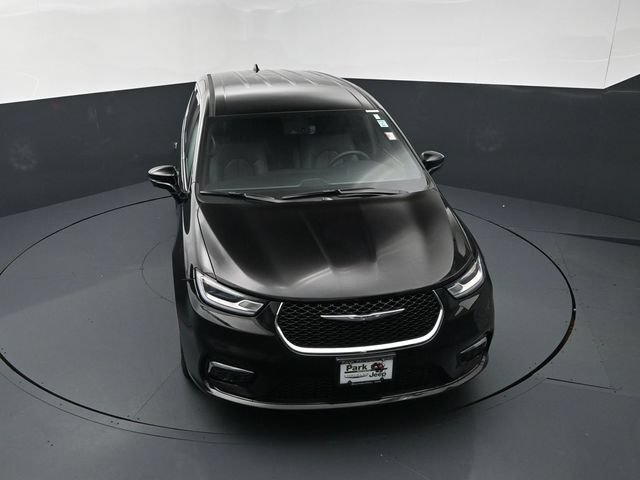 Certified 2025 Chrysler Pacifica Select AWD/4WD image 13