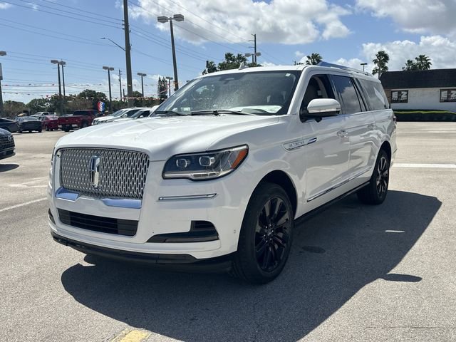 Used 2022 Lincoln Navigator L Reserve image 2
