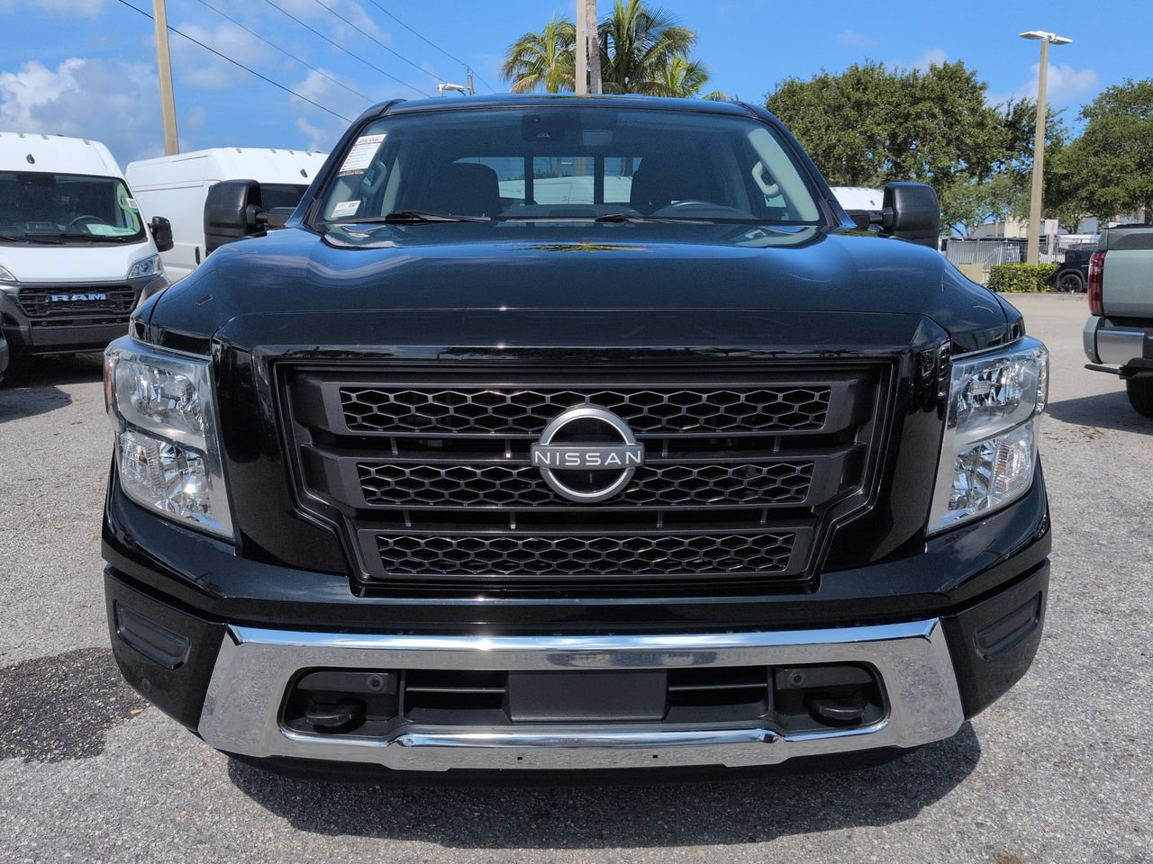 Used 2023 Nissan Titan SV w/ SV Convenience Package AWD/4WD image 3