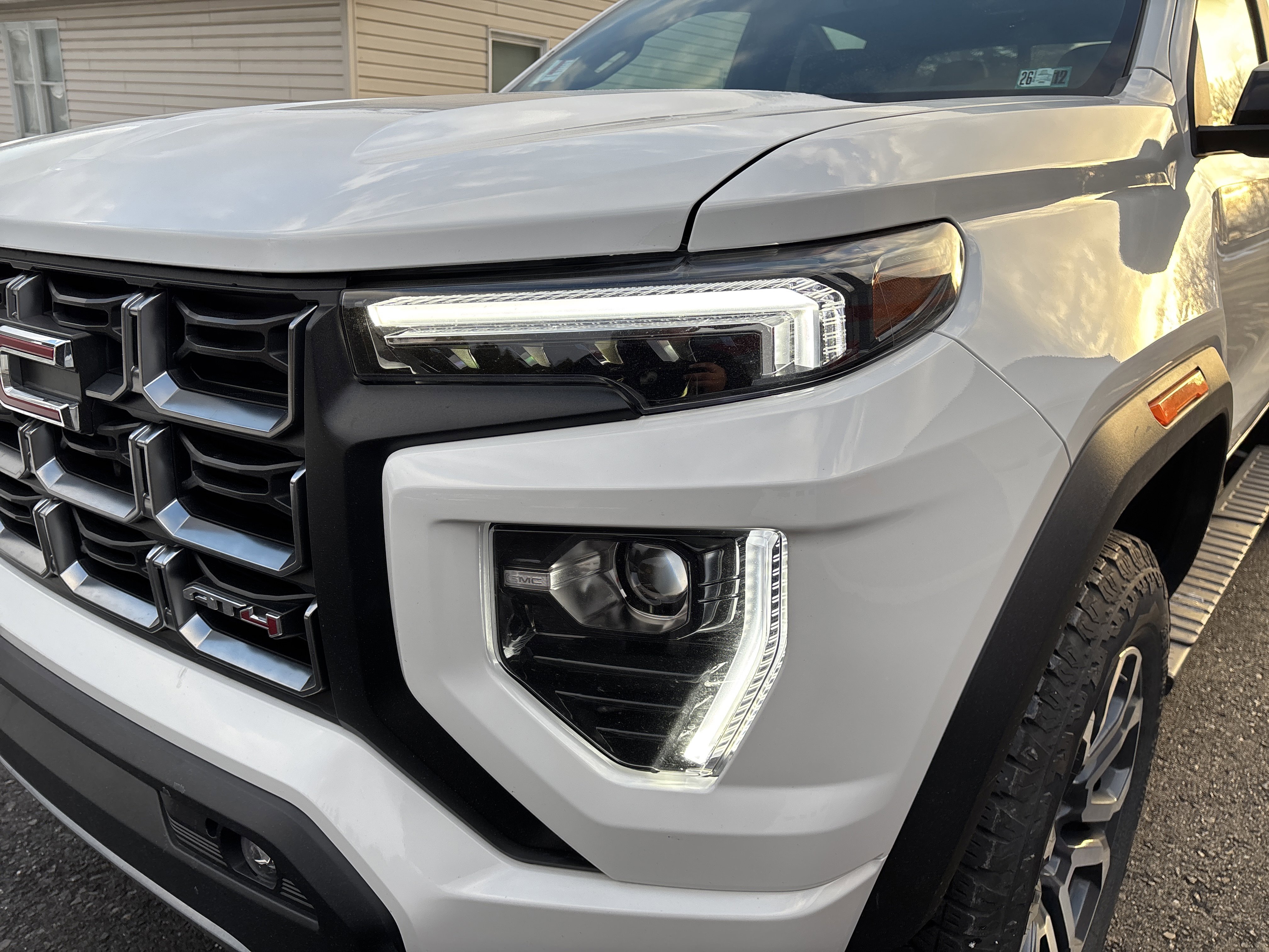 Used 2024 GMC Canyon AT4 image 9