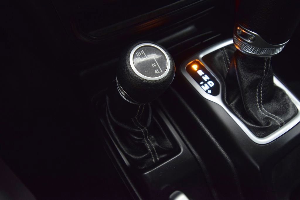 Used 2018 Jeep Wrangler Unlimited Sahara w/ Uconnect 4C Nav & Sound Group image 26