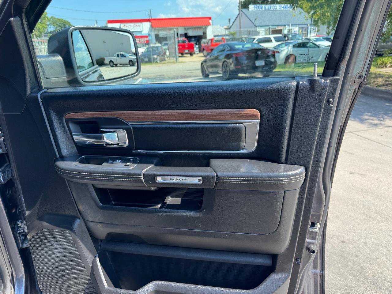 Used 2016 RAM 1500 Laramie AWD/4WD image 19