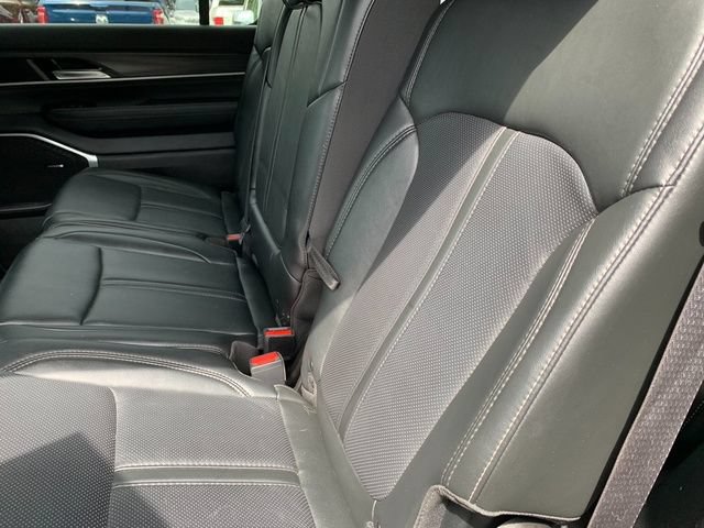 Used 2024 Jeep Wagoneer Series II w/ Flexible Seating Group AWD/4WD image 17