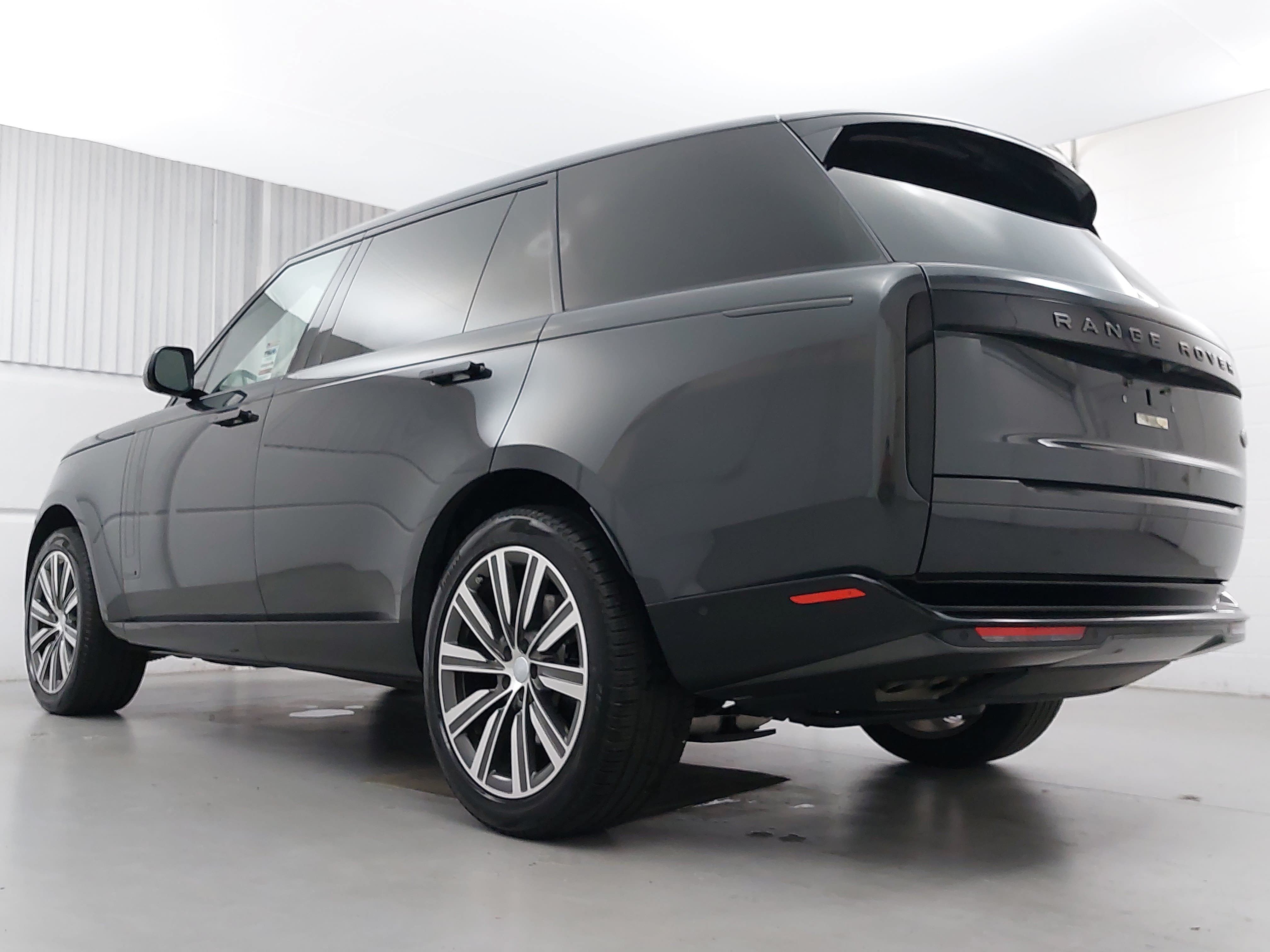 Used 2023 Land Rover Range Rover Long Wheelbase Autobiography AWD/4WD image 3
