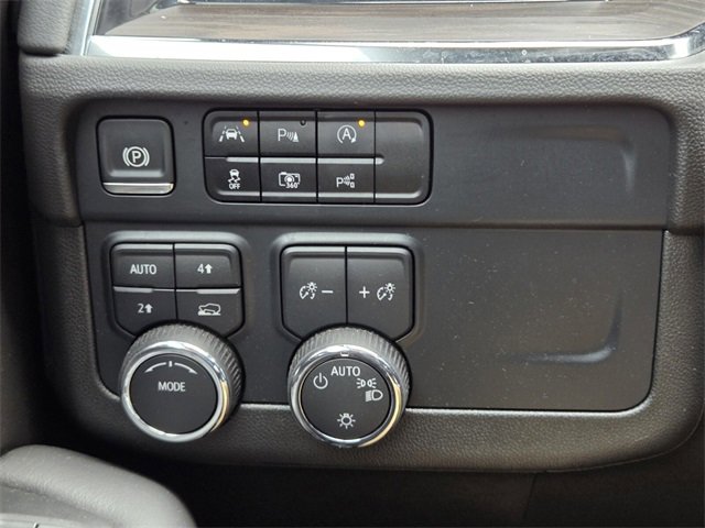 Used 2025 Chevrolet Tahoe LT image 34