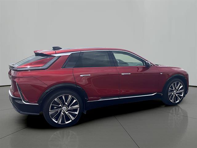 Certified 2025 Cadillac Lyriq Luxury w/ LPO, Floor Liner Package AWD/4WD image 5