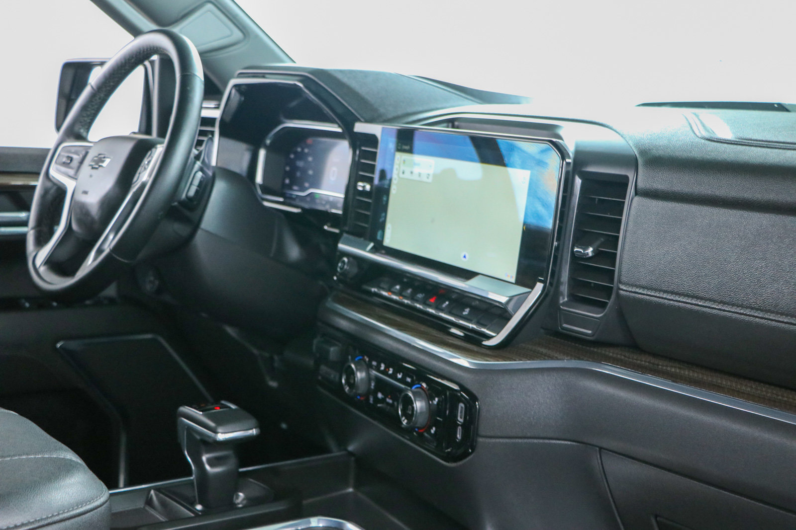 Used 2024 Chevrolet Silverado 1500 LT Trail Boss w/ Protection Package AWD/4WD image 27