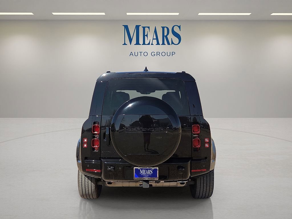 Used 2024 Land Rover Defender 110 X-Dynamic SE image 4