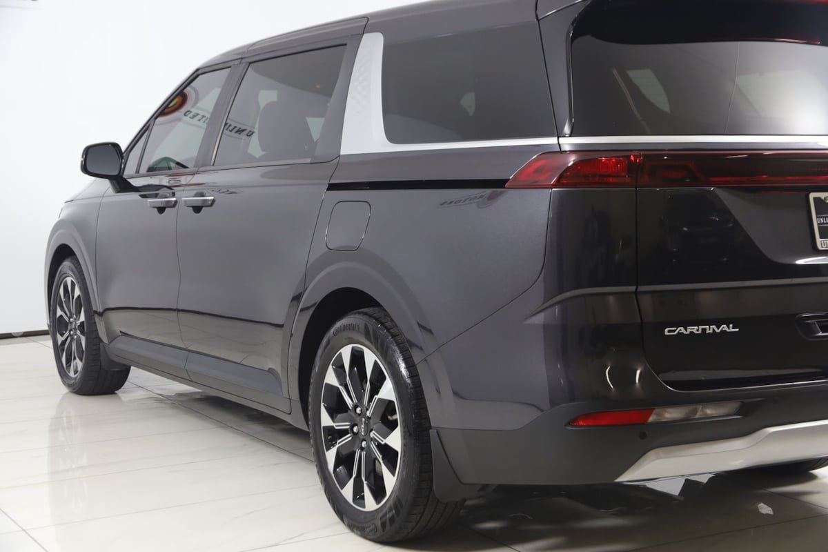 Used 2024 Kia Carnival EX FWD image 26