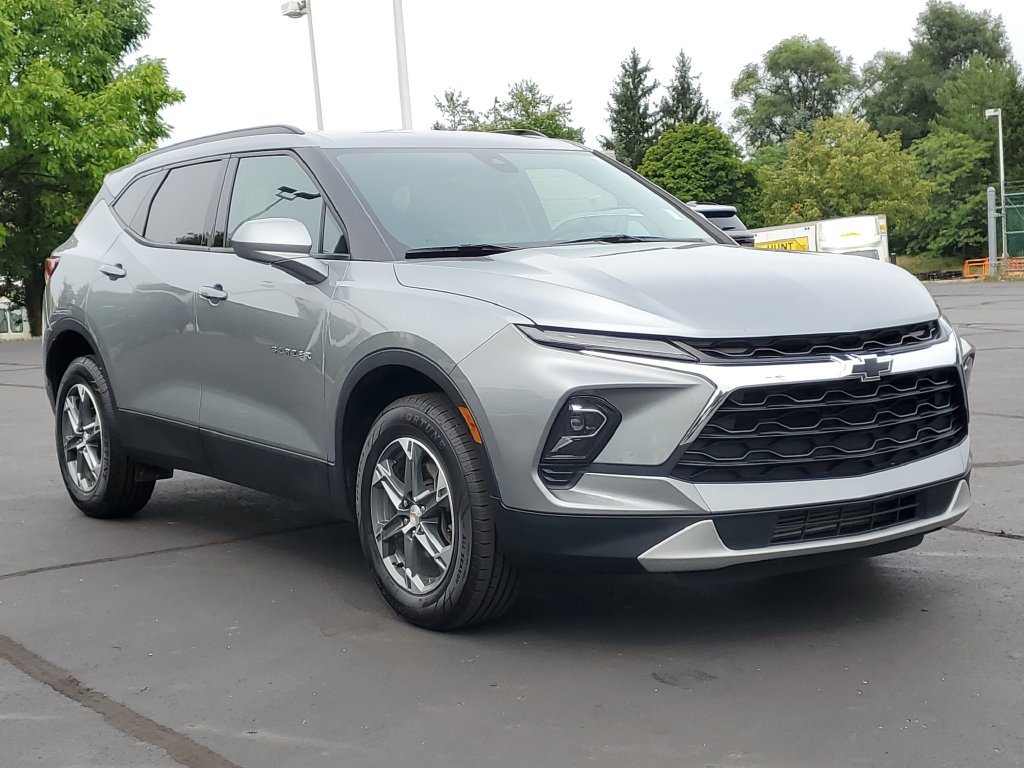 Used 2024 Chevrolet Blazer LT w/ Convenience Package FWD image 2