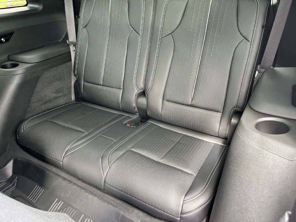 Certified 2026 Cadillac Vistiq Sport w/ LPO, Floor Liner Package AWD/4WD image 20