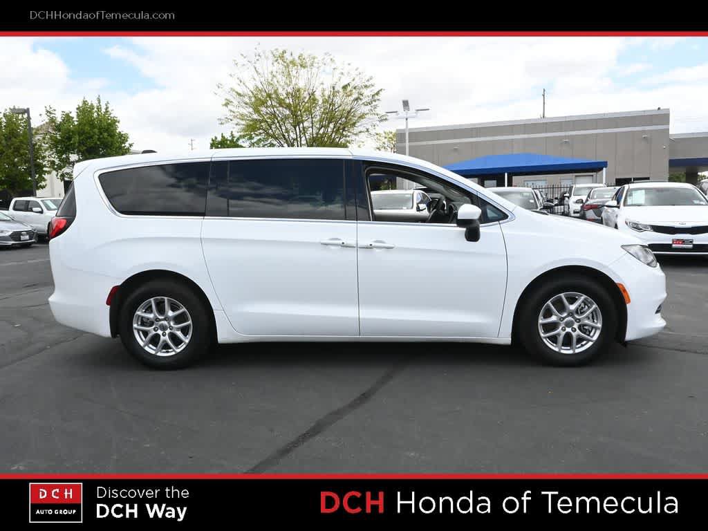 Used 2022 Chrysler Voyager LX FWD image 5