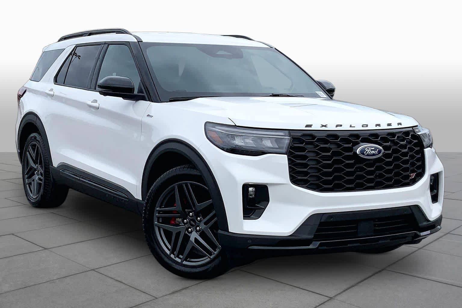 Certified 2025 Ford Explorer ST-Line w/ Premium Package RWD image 3