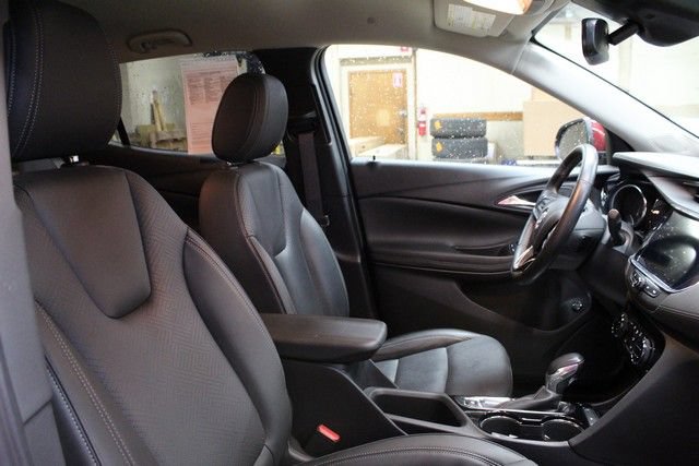 Used 2023 Buick Encore GX Essence FWD image 11