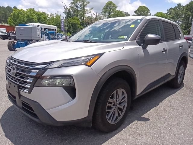 Used 2024 Nissan Rogue S AWD/4WD image 7