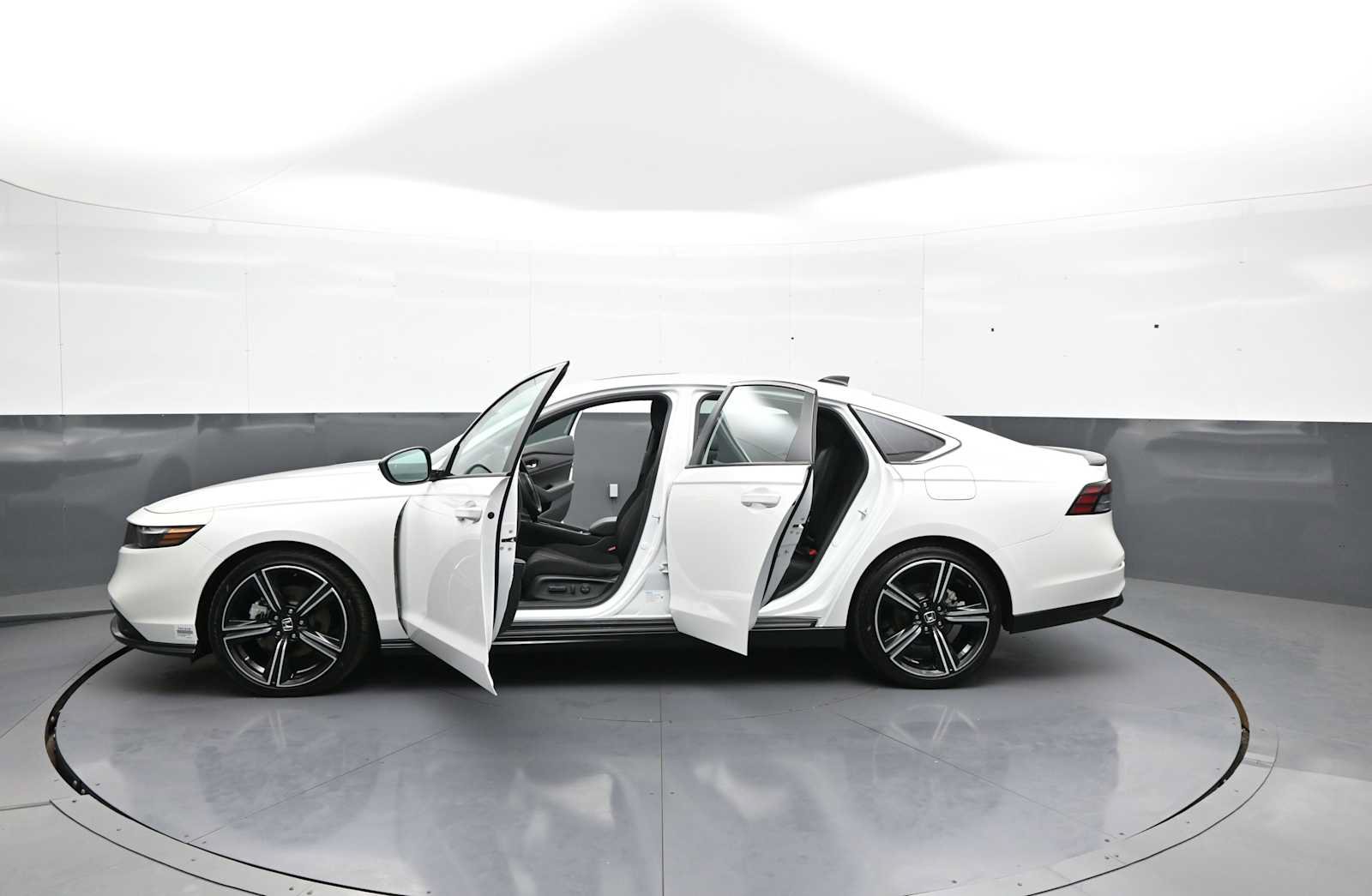 Used 2025 Honda Accord Sport image 40