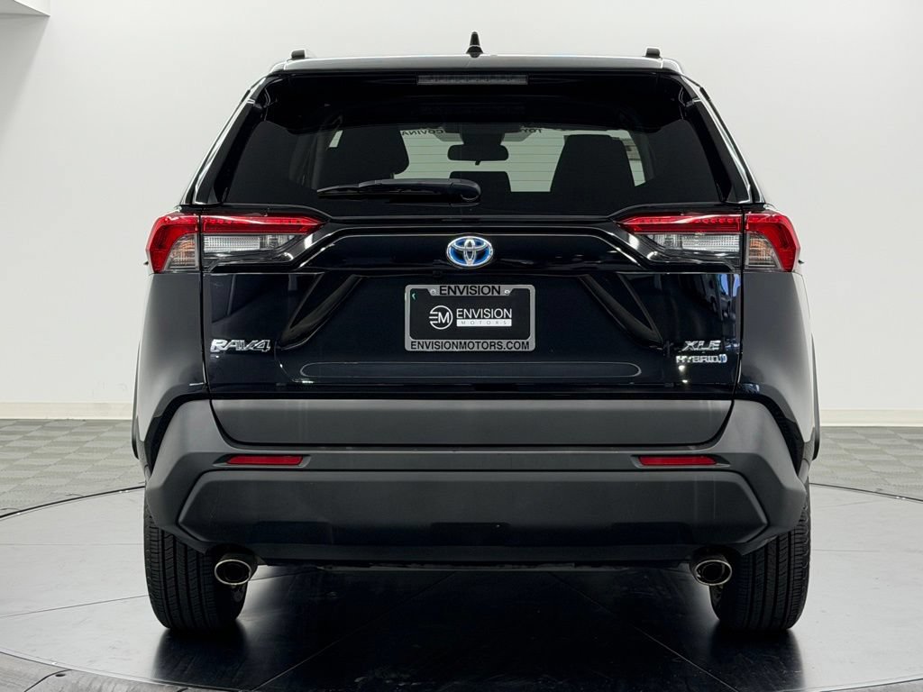 Used 2021 Toyota RAV4 XLE w/ Carpet Mat Package (TMS) AWD/4WD image 11