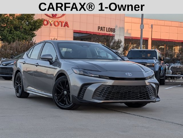 Used 2025 Toyota Camry SE FWD image 2