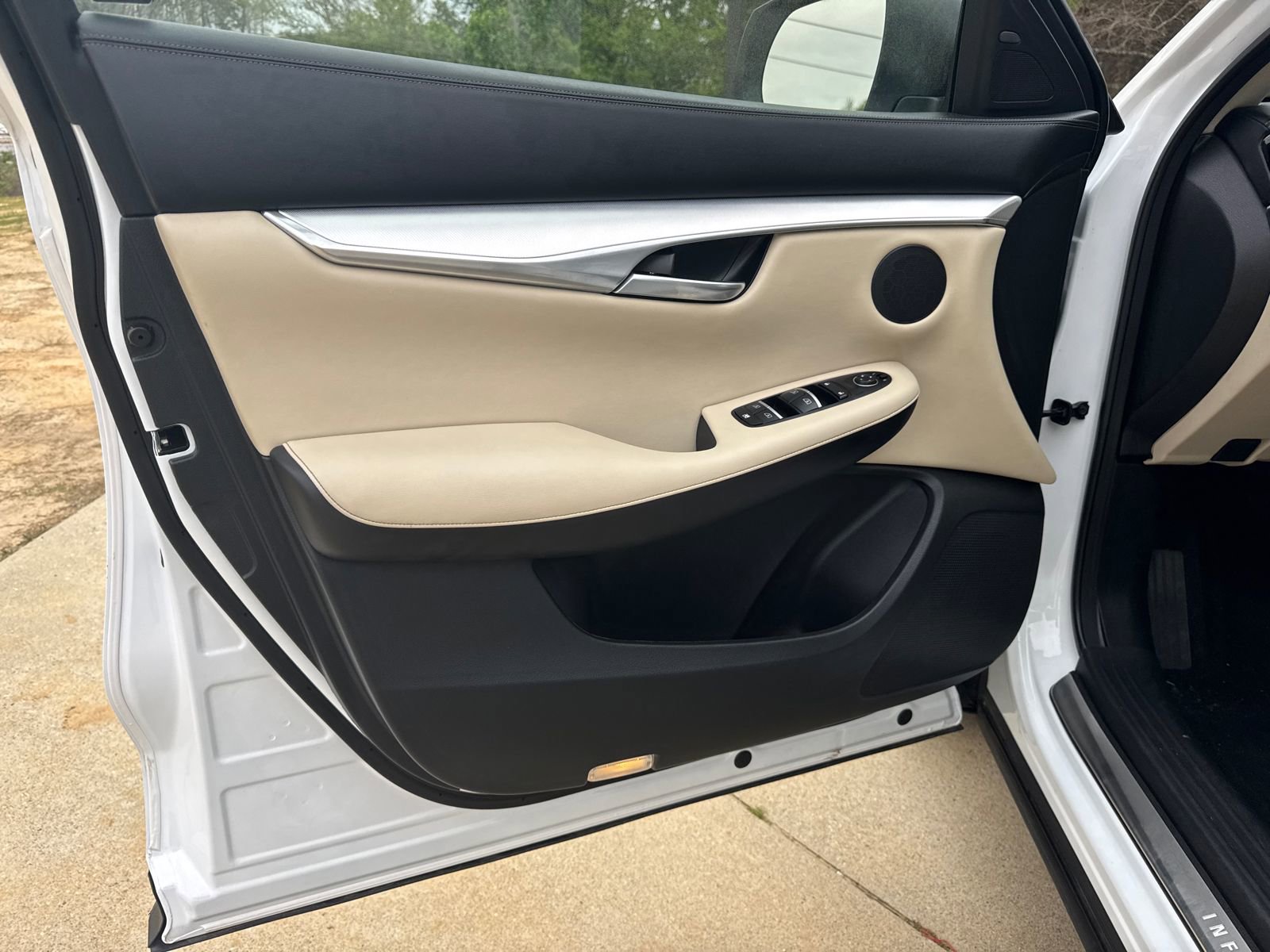 Used 2021 INFINITI QX50 Luxe w/ Cargo Package FWD image 10