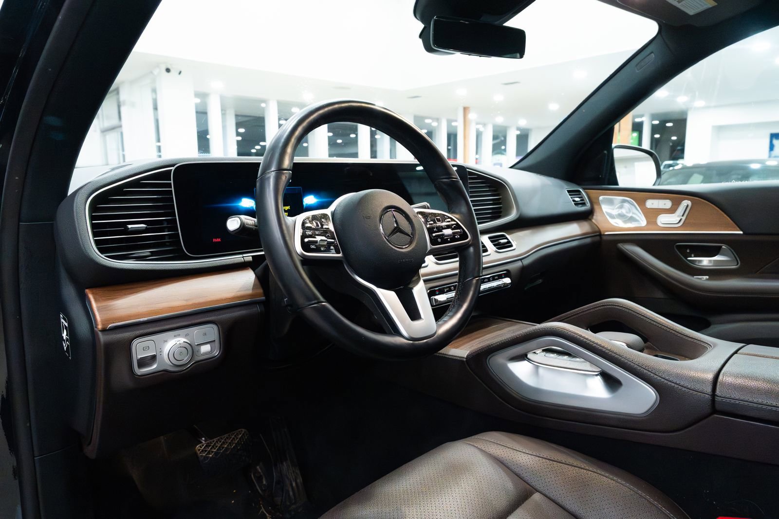 Used 2021 Mercedes-Benz GLE 350 4MATIC w/ AMG Line Exterior image 5