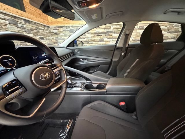 Used 2023 Hyundai Elantra SEL w/ Convenience Package FWD image 13