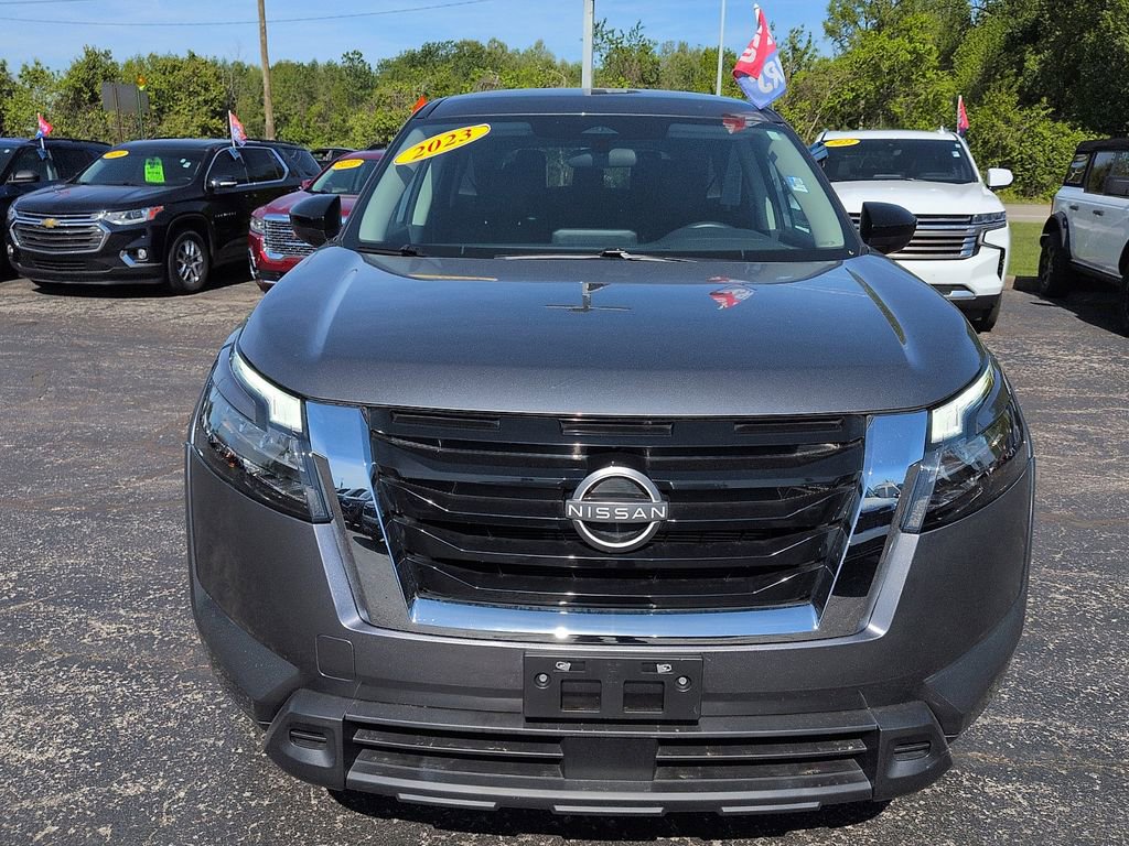 Used 2023 Nissan Pathfinder S AWD/4WD image 3